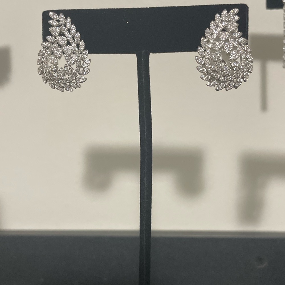 New Elegant diamond earrings.